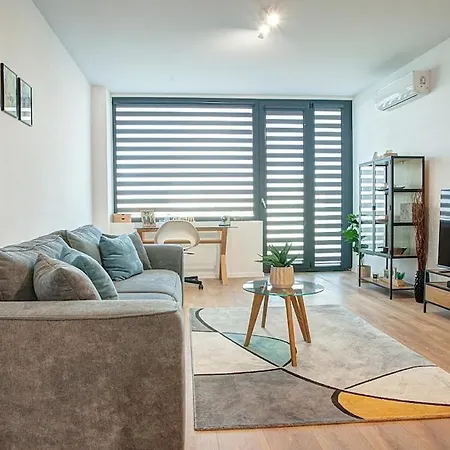 College Flat - Wi-fi With 600 Mbit Speed Apartman