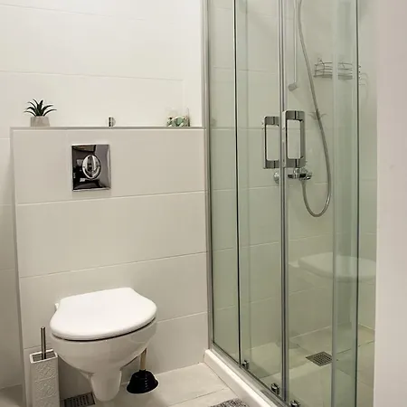 College Flat - Wi-fi With 600 Mbit Speed *