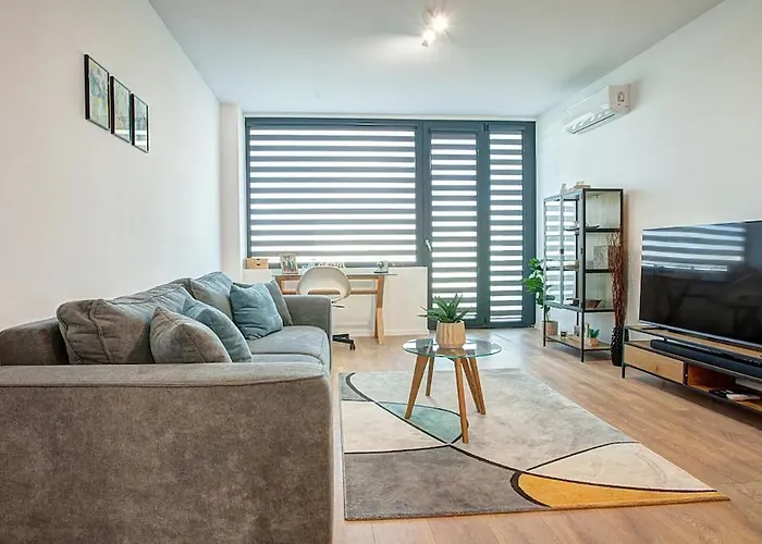 College Flat - Wi-fi With 600 Mbit Speed アパート