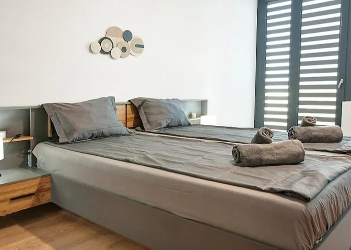 College Flat - Wi-fi With 600 Mbit Speed アパート