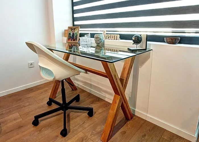 College Flat - Wi-fi With 600 Mbit Speed アパート