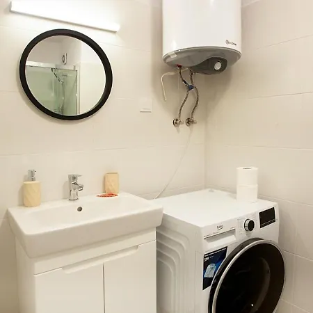 College Flat - Wi-fi With 600 Mbit Speed Apartment *