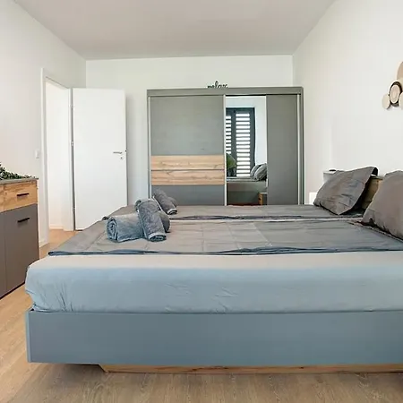 College Flat - Wi-fi With 600 Mbit Speed *