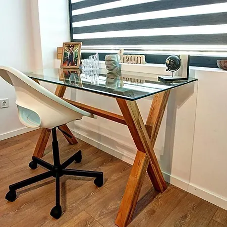 College Flat - Wi-fi With 600 Mbit Speed Apartment